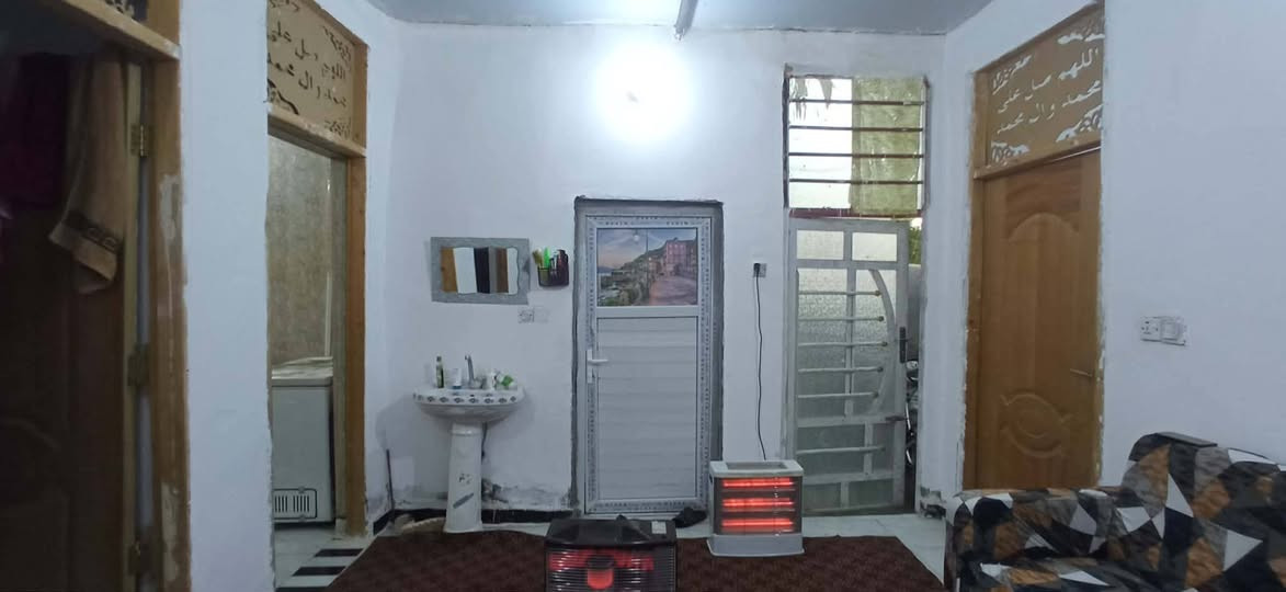 السلام عليكم بيت للبيع
السعر :40 وبي مجال
المساحة : 140م
البناء :بلوك وسقف سندويج
الأرضية :بورسلين بالكامل
غرف عدد 1+ استقبال + هول + مطبخ + صيحات +خارجية وداخلية سيراميك
طابور زراعي سند 25
الموقع حلة شارع الحسينية الثانية خلف لحوم ومشويات سفينة النجاة
للتواصل ***********
