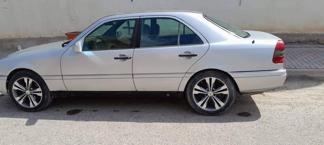 مارسيدس C280 سته سلندرموديل ٩٥ صلاح الدين مشروع وطني سعرها ٥٥ ورقة وبيها مجال.
هاتف صاحبها.***********.

