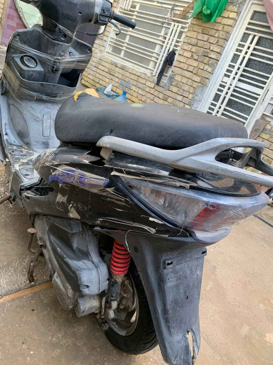 السلام عليكم دراجه نوع جي فور للبيع الدراجه   عوزها بس لواحظ  بسيطه لان صارلها 3 اشهر مامشتغله بس كلشي مابيها محتاج واريد ابيعها السعر 200 شراي بيك خير وتدلل موبايل ***********
