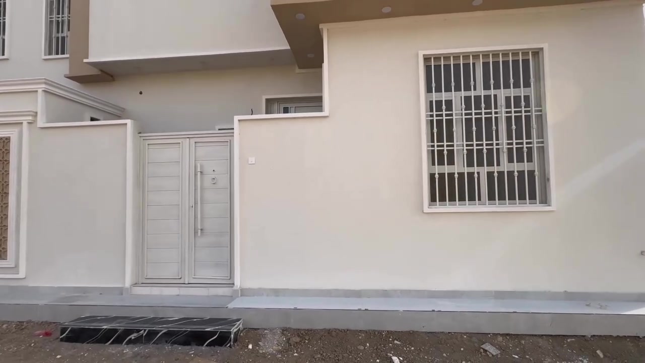 {الهم صل على محمد وآل محمد} بيت بلااااش
بيت ١٠٠ امامي طابو صرف  بناء ٢٠٢٦ 
بناء (درجة اولى) جسور ساقط، سيراميك لوح ،بيبان قاصه حديد ، والخشب صاج اصلي 
الموقع الناعمات قرب مدرسة الحرية 
خدمات مجاري وماء وكهرباء 

السعر ٧٧ مليون وبي مجال قليل كلش 
ابيع جوه السوك الله شاهد 

***********
