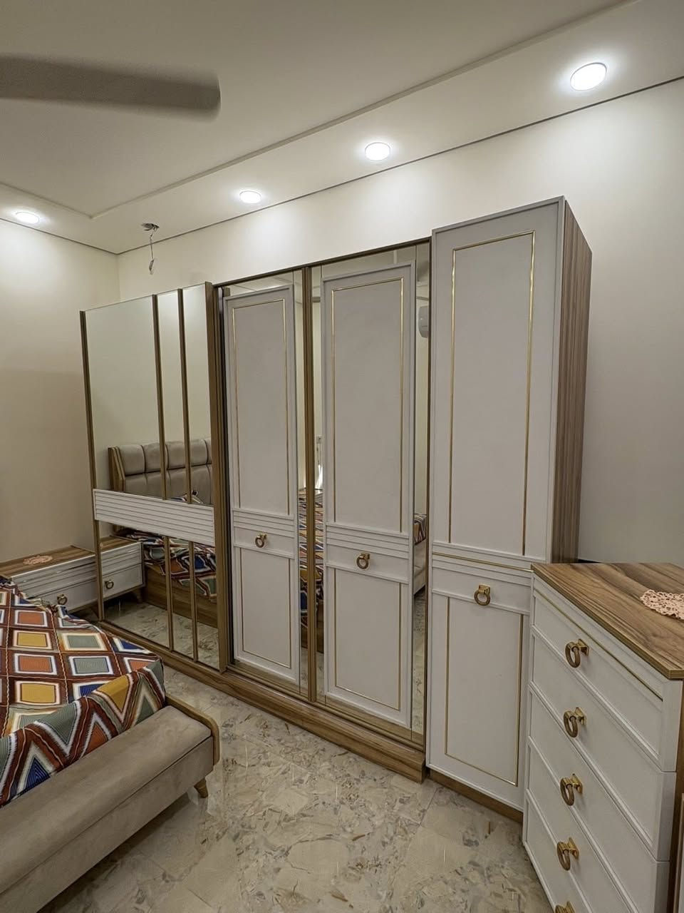 غرفه تركيا. اي ضرر مابيها
سعرها مليوون  7 قطع 
عنوان الغزاليه 

***********
