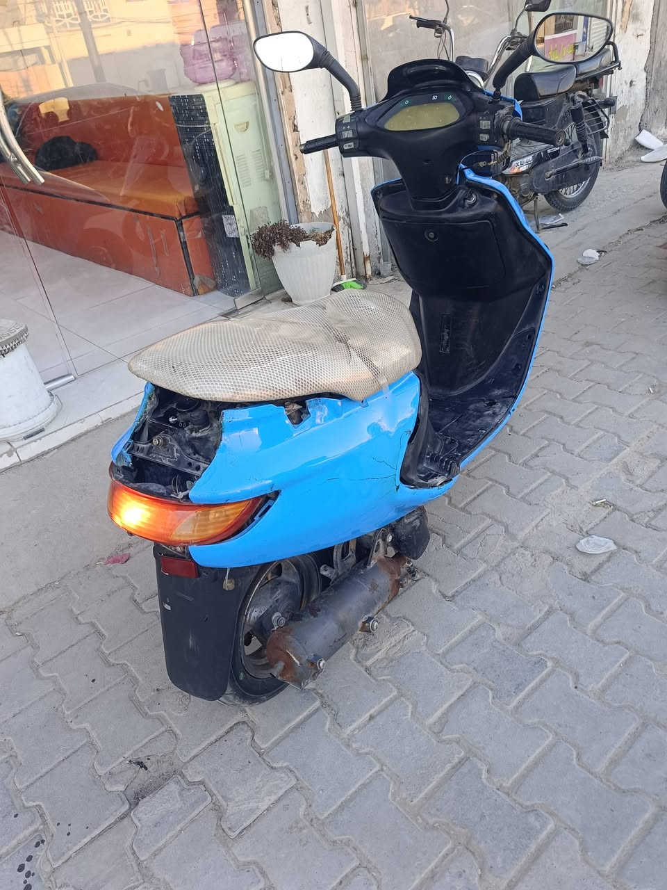 دراجة للبيع خير من الله شلعه ومعدل حلوات نكره سلف وهندر أوراق كامله مكان بغداد  المحموديه رقم *********** سعر 180 وبيه مجال
