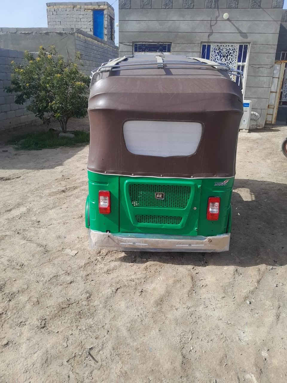 تكتك للبيع 22رقم ذي قار مداور ثاني يوم بيه رشات صبغ السعر 7000 وبيه مجال الشراي ***********
