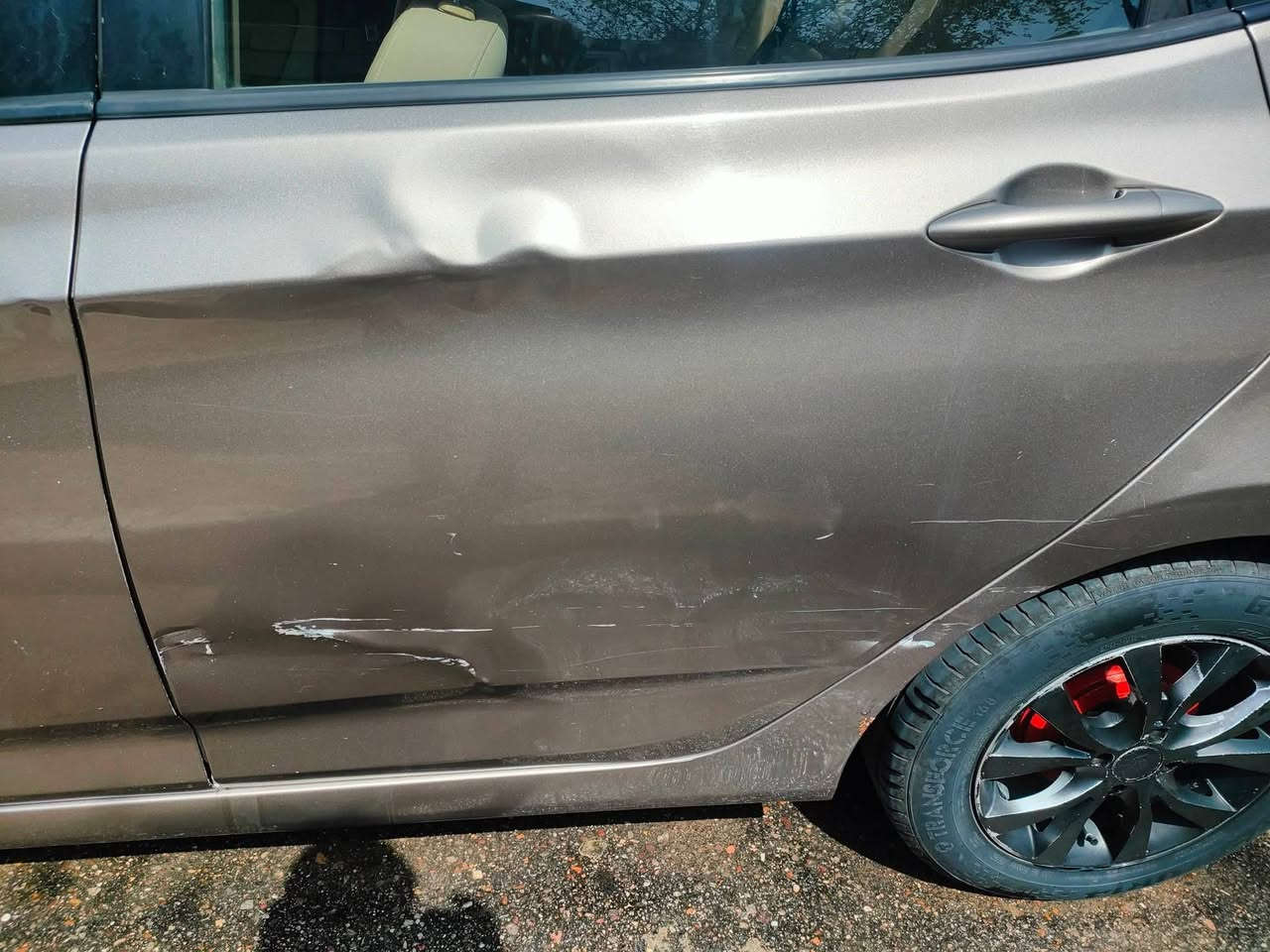 أكسنت موديل 2012
وارد خليجي محرك 1600
رقم انكليزي بأسمي 
82 وبيها مجال
العنوان الفاو
متواجد وتساب ***********
