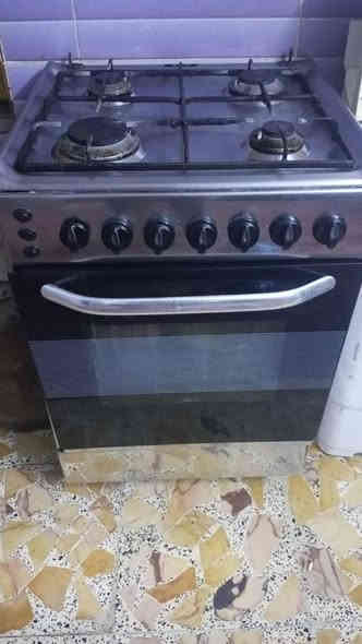 طباخ شغال اربع عيون كنتور 3 بوب و3 مجرات
ميز تواليت صغير 
سعرهم كلهن 90
للتواصل ***********
