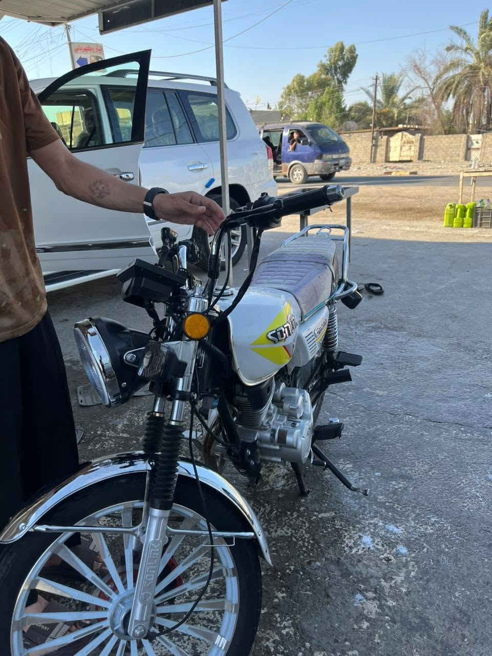 السلام عليكم دراجه للبيع موديل 2025
محرك 200cc
السعر 800 وبيها مجال 
***********
