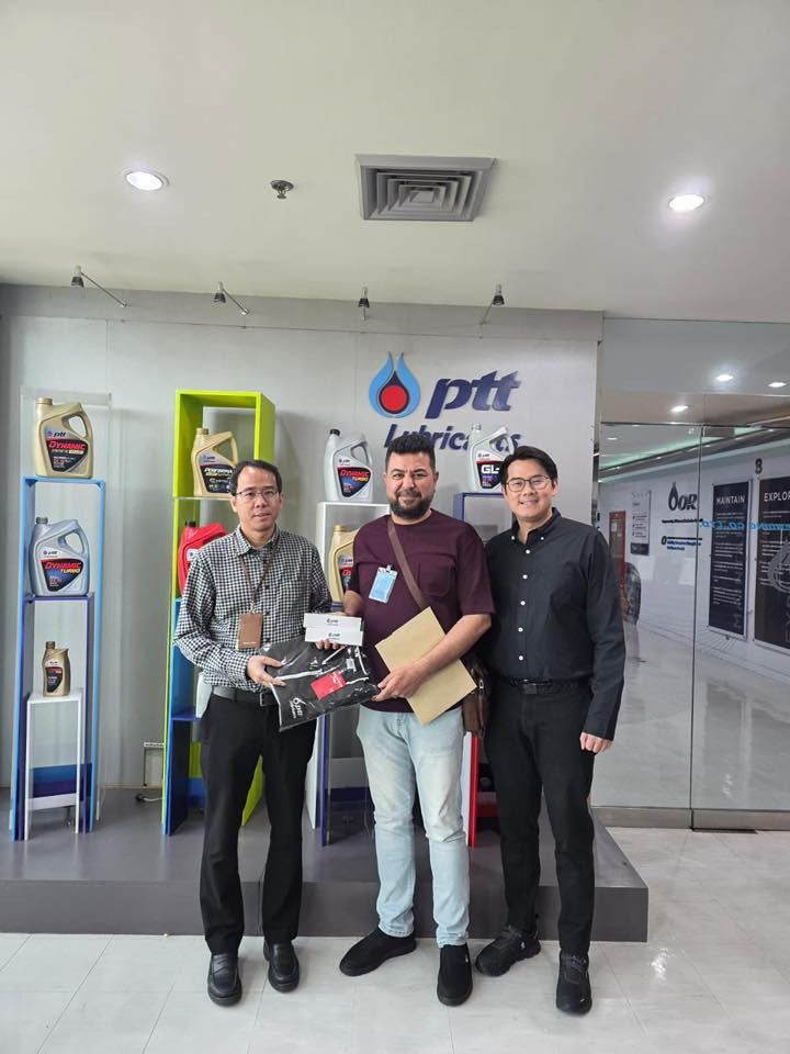 🔥🛢️ على بركة الله… إعلان رسمي 🇹🇭✨
تم بحمد الله توقيع عقد الوكالة الرسمية والوحيدة في العراق
وذلك داخل مصنع شركة PTT في تايلند ✅

🤝 القصواء للزيوت × PTT Thailand
شراكة عالمية تعني:
✅ زيوت أصلية 100%
✅ مصدر رسمي معتمد
✅ جودة ومواصفات دولية

🔥 ptt… الجودة التي تستحقها سيارتك.
القصواء للزيوت | الوكيل الرسمي والوحيد لزيوت PTT في العراق
لطلب والاستفسار ***********
