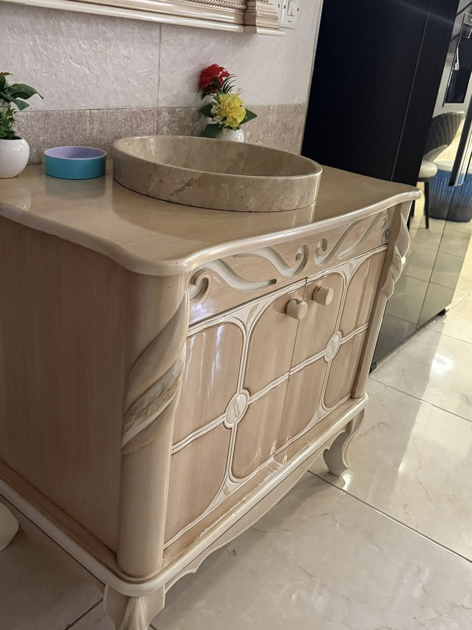 مغسلة للبيع نضيفه جدا 
سعرها 100 للتواصل 
***********
