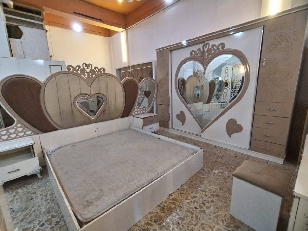 ٣٧٥ الف مع النقل والشد الطابق الأرضي داخل محافظة النجف الاشرف *********** ***********
