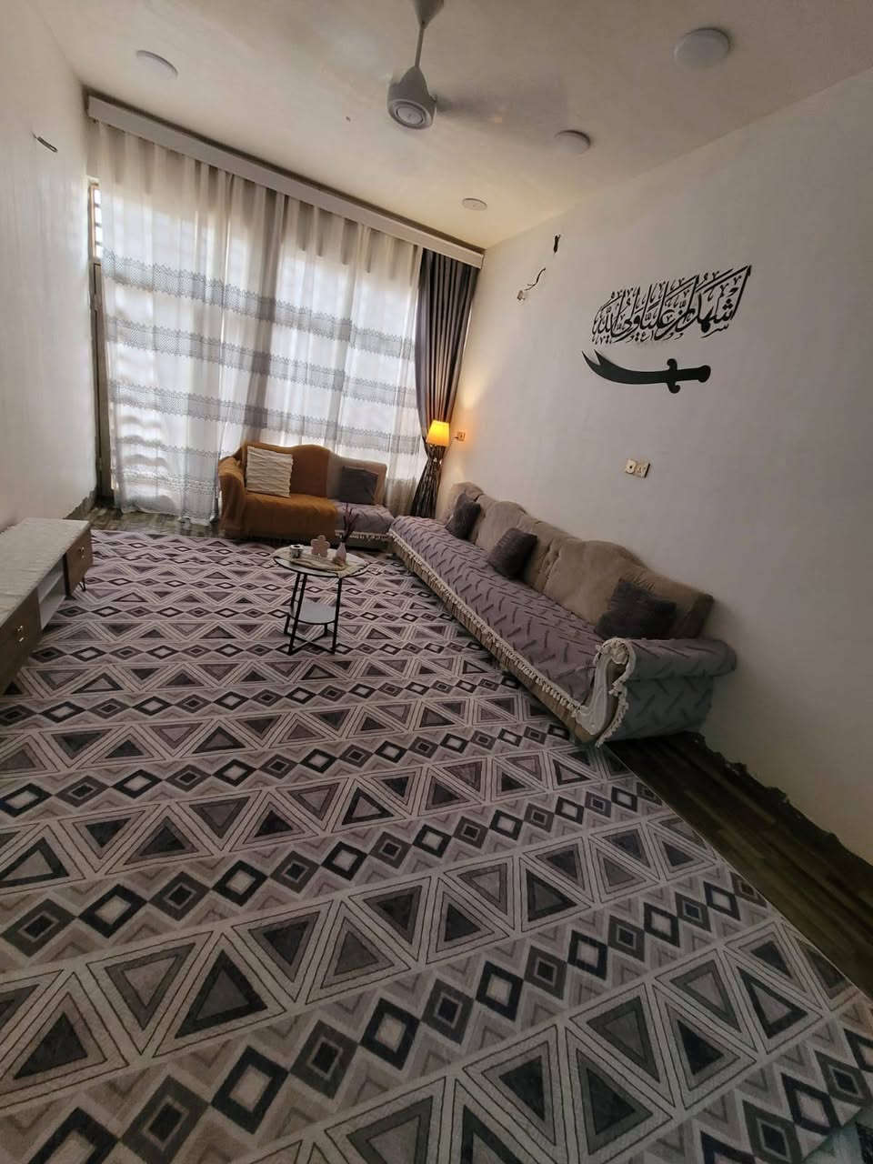 السلام عليكم  بيت للبيع مساحة ١١٨
طابق ونص استقبال ومطبخ وغرفة نوم وصاله والطابق الثاني غرفة نوم كبير  بناء طابوك ارضيه رفت كامل عايز بس ارضيه 
نوع العقار زراعي ١١٧ دور الصحة الثانيه قرب شارع ٤٠  ***********
