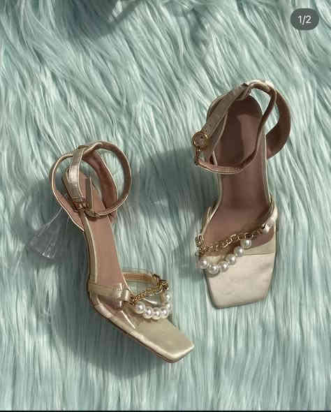 توفر شلعه احذيه كعب نسائي الكميه خير من الله فوك 50 قطعه شي ان  ***********
