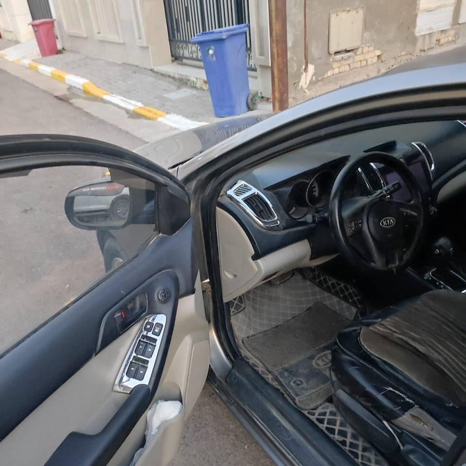 سياره سيراتو خليجي 2012
كير ومحرك وتبريد وحداده صدر كله تمام بيه 3 قطع صبغ، بدون حادث، الدواخل كله مكفول باب السايق مبدل بلادي، بدون صبغ... 
السعر 96 وبيه مجال للشراي وبخدمتكم. 
للتواصل متواجد واتساب، واتصال *********** بغداد, العراق
