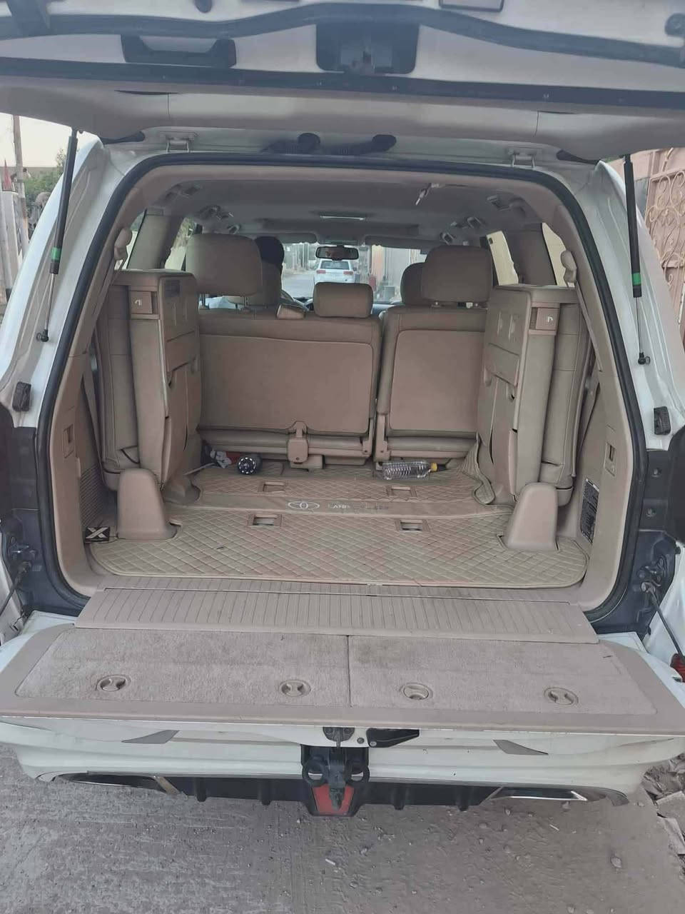 لاندكروز ١٢ بغداد مكانها الصويره بيها ٣ قطع رش بدون صبغ مجدده سعرها ٣٣٠ للاتصال
***********
