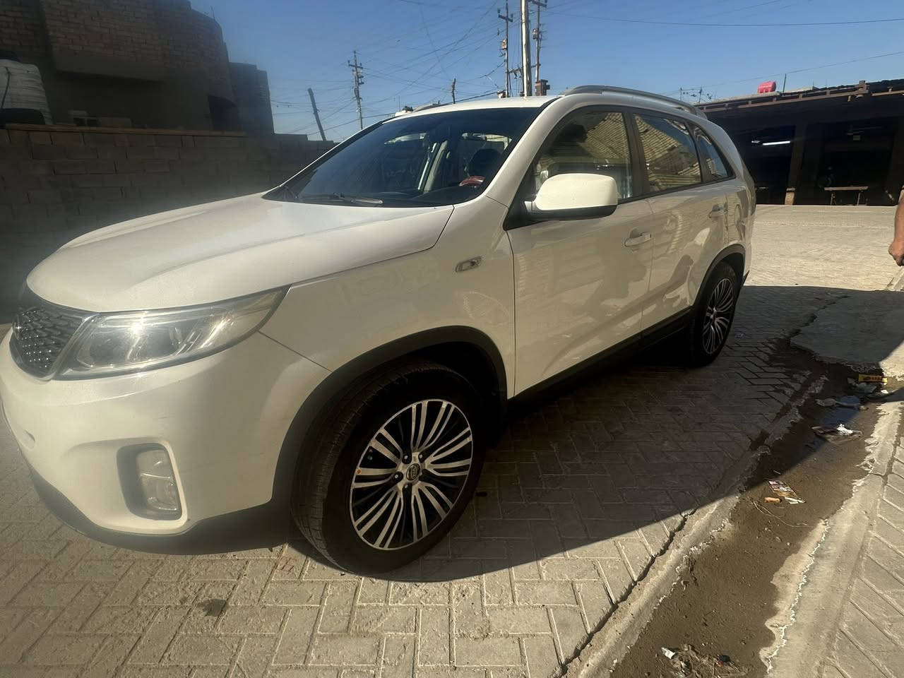 سورنتو ٢٠١٤ابيض خليجي ماشيه ١٢٦أربعه  سرندر  السعر ١٧٢مكان السيارة بغداد قرب سوق حي النصر  بغداد***********
