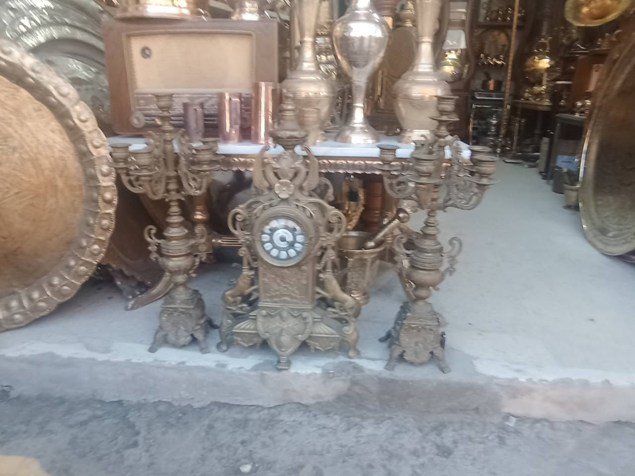 قطعة فنية من البرونز ساعة انجليزية انتيك نادرة جدا 
قلنا اذا شفت وحدة ختها من قبل


**إذا كنت صاحب هذا الإعلان وتريد حذفه لأي سبب، رجاءا أرسل رسالة إلى الدعم الفني**