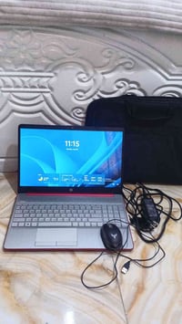 لاتوب للبيع مستخدم كامل هو وغراضه 400 وبي مجال. جديد شهر من شتريته  لل...
