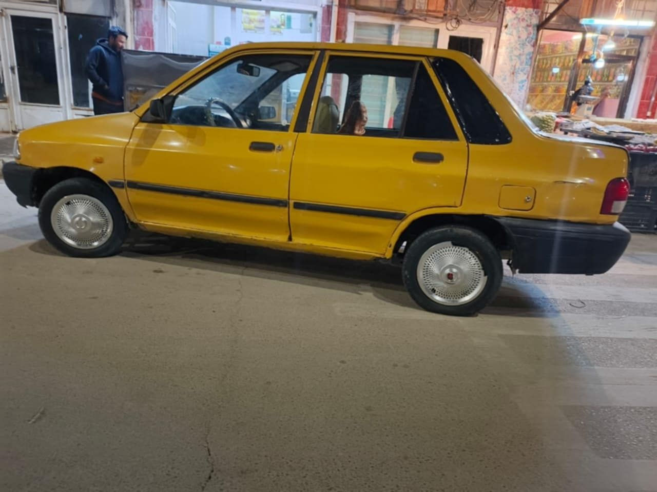 السلام عليكم سايبه للبيع موديل2012جاهزه حداديه وكهربائيات كل شغاله حداديه وره وكدام وتخم تاير وباتري جديد مكفوله من الضربه والصبغ رقم ذي قار راعيه بلديواني تريد وكاله تريد تحويل مطلوبه 300غرامات تريد عليك تريد عليه 
السعر15وبيه مجال للشراي 
مكلف بلنشر ***********
