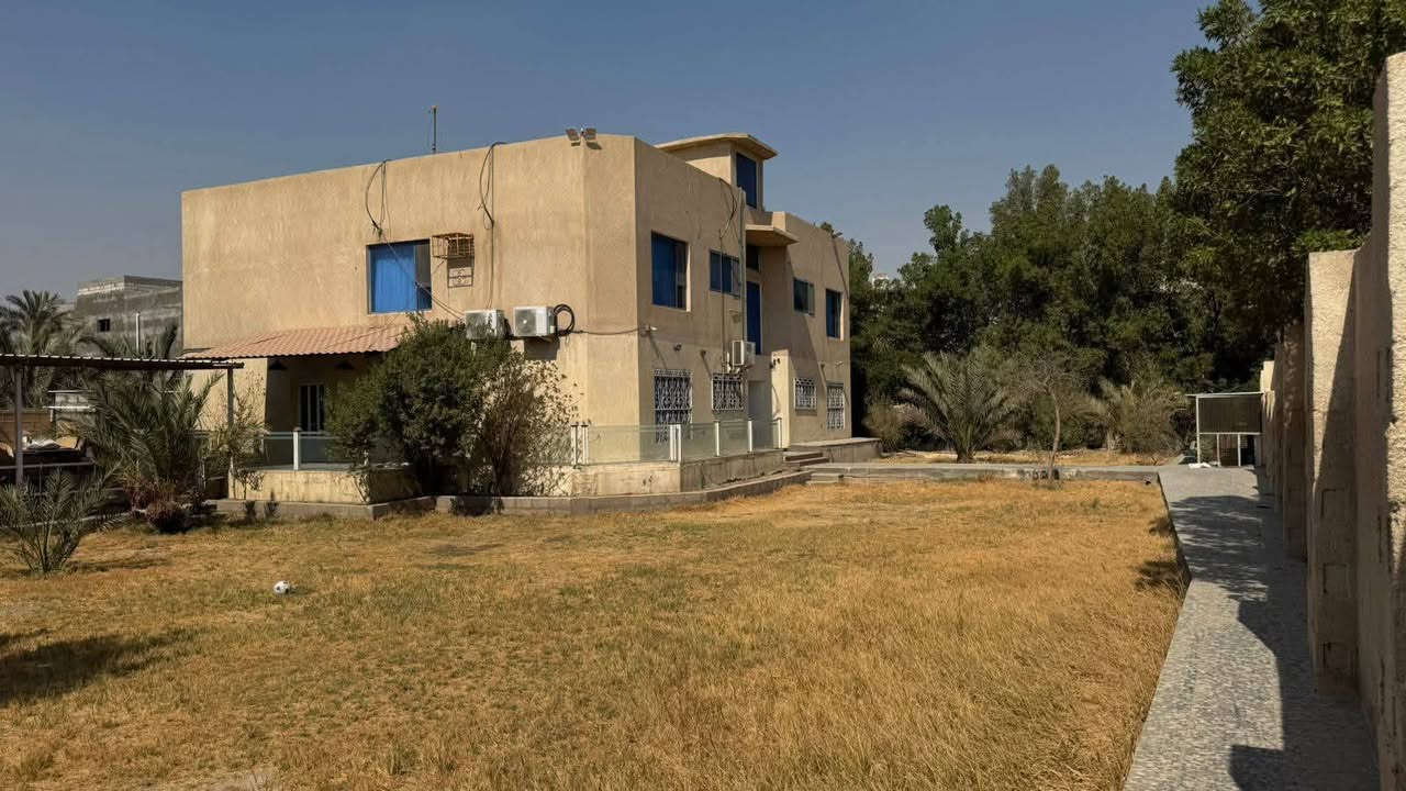 ياالله اسعد الله اوقاتكم بكل خير احبتي يتوفر ١٦٠٠ متر طابو زراعي عراقي #تحويل_سهم
بيت طابقين اول طابق #طابوك يتكون من #خمس غرف منام ودوانيه وصاله ومطبخ وصحيات داخليه وخارجيه طابقين
الطابق الثاني #اربع غرف منام البناء فرمستون
نوع العقار طابو زراعي عراقي #تحويل_سهم
الموقع كلش قريب عله #مركز المدينه
البصره ابي  الخصيب #اعويسيان
#السعر ٥٠٠ مليون قابل للتفاوض
#للأستفسارأتصال ***********
نستقبل جميع العروض العقاريه
