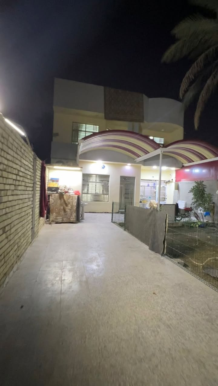 دار للبيع ✅
مساحة 300 متر مربع 💯
الموقع كورنيش الكوفة قرب جامعة ابن حيان مشمول بالتطويب قرار 25 جاهز للسكن .

طابقين‼️

الطابق الاول :❗️
غرفتين + استقبال + مطبخ + صالة+ حمام داخلي و حمام خارجي + حديقة + كَراج سيارة .

الطابق الثاني :❗️
4 غرف + حمام + بلكونة على غرفتين + مخزن طابق 3 + صالة .

البناء حديث كونكريت مسلح وجاهز للسكن ماعايز اي شي .

للاستفسار واتساب واتصال 

***********
