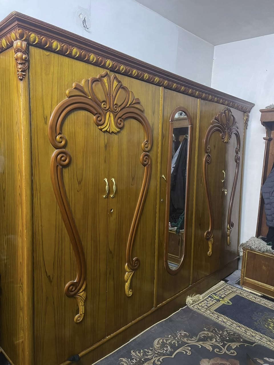 السلام عليكم غرفة نوم مستعمله للبيع مو صاج بس نوعيه درجه اولى
العنوان بغداد 
رقم الهاتف ***********
والخاص ايضا مفتوح
