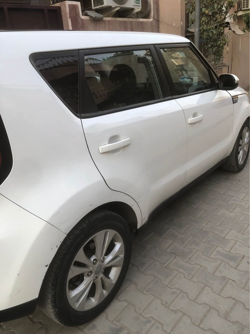 للبيع اومراوس كيا صول2014 محرك 2000 وارد امريكي كير مكينه مكفولات  بيها 3قطع صبغ الباقي مكفول وصور السونرموجوده ماشيه 93 الف ميل السياره نظيفه وجاهزه رقم بغداد انكليزي الجديد سنويه 2029 باسمي السعر 11500 شده و15 ورقه وبيها مجال للجاد والمو شراي ليعلق تعليق سلبي مكان السياره بغدادالكريعات الاتصال بابو شمس *********** و*********** متواجد عل المسنجر والواتس اب بغداد, العراق
