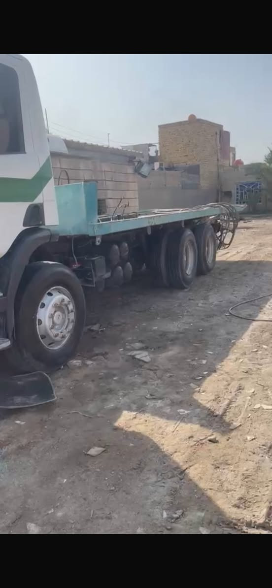 السلام عليكم بدي سطحى كرين مال سكانيه طول 7,5كامل بدي اماراتي رجلين خلفيه*********** السعر ١٢٠$
