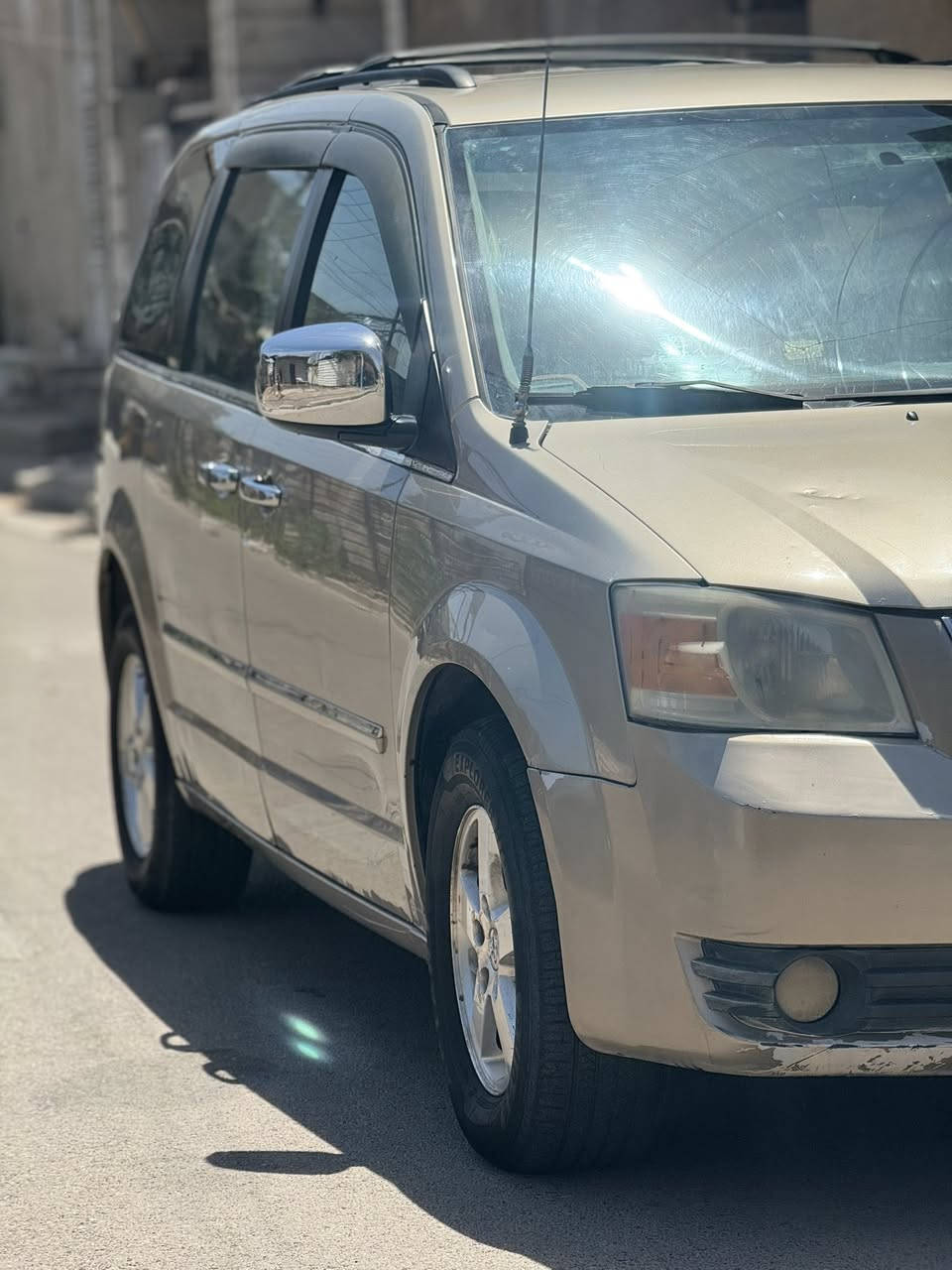 السلام عليكم من رخصت لادمن 

سيارة دوج كرفان محرك 3800 .. 
موديل 2008 
جام كهرباء 
تبريد ٣ قطع 
الباب سيلايت 
كشنات بلع الوسط دورار 
تشغيل عن بعد 

شاشه كبيره 
فرس بل سقف 
حادثها ( جاملغ الخلفي اثر شخوط ومصبوغ  كما موضح بل سنونار اما الدعاميه لاماميه شخوط بسيطه 

اما كير ومحرك تبريد كفاله عامه. 

الملاحظه سنويه منتهيه  حتى تحويل كبل باسمه او حسب لاتفاق 

رقم التلفون : ***********

السعر : ١١ وبيها مجال حك الجيه
