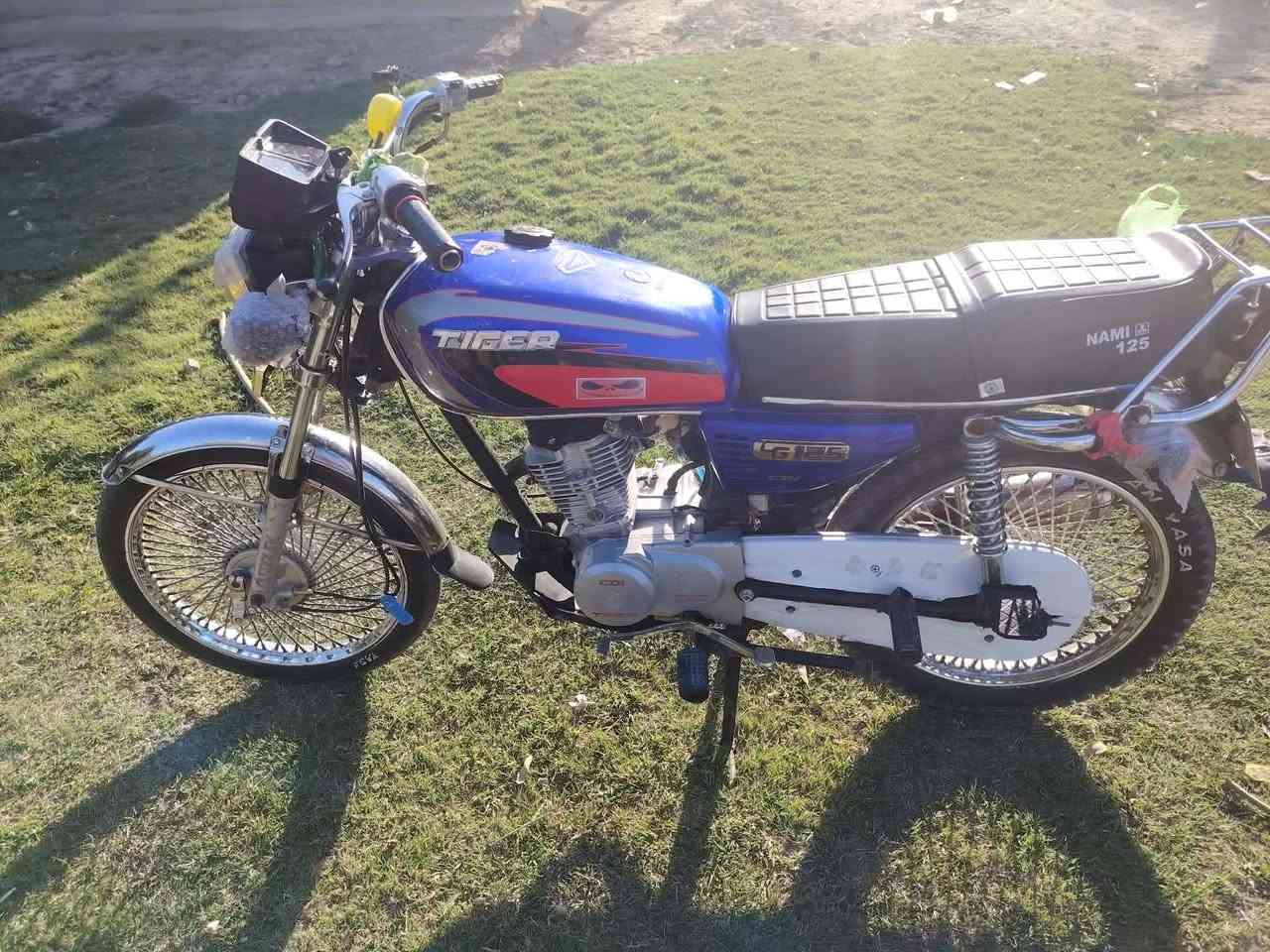 تايكر سكنر 21 نظيفه مال جناي
ب500 وبيه مجال
مكانه عفج
***********
