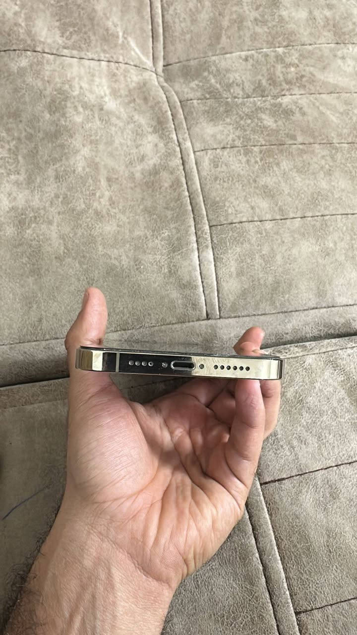 سلام عليكم ايفون 13 برو ماكس
الجهاز جديد كلش لا شخط لا شي نضيف كلش 
الجهاز مبدل شاشة اصلية شرط اصلية مبدلة شادها ب٤٠٠ الف 
الجهاز امريكي
للامانة الجهاز بطاريتة 63 يعني محتاج تبديل بطارية 
بس امانة الجهاز ابد ميصرف يعني استخدمة من الصبح لل4 العصر يالله يصير بي 15 هيج 
*********** واتساب
