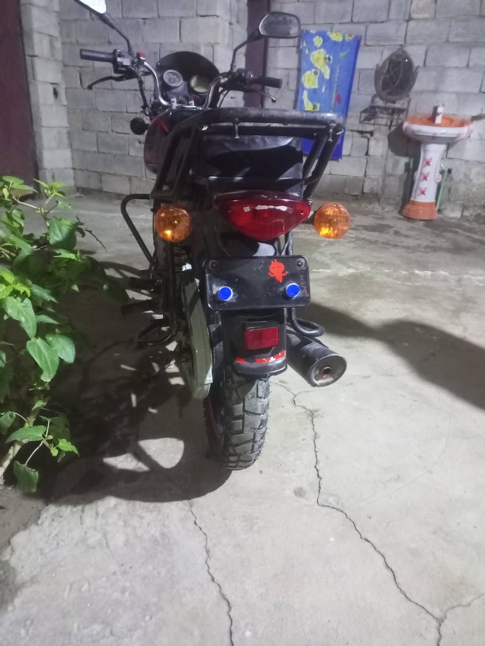 السلام عليكم دراجه بوكسر موديل 18 محدث 23 بدون اوراق مكينه مجفته فقط بيها فيلس السعر 500 وبيها مجال المكان بعقوبة زهره لاستفسار ***********/***********
