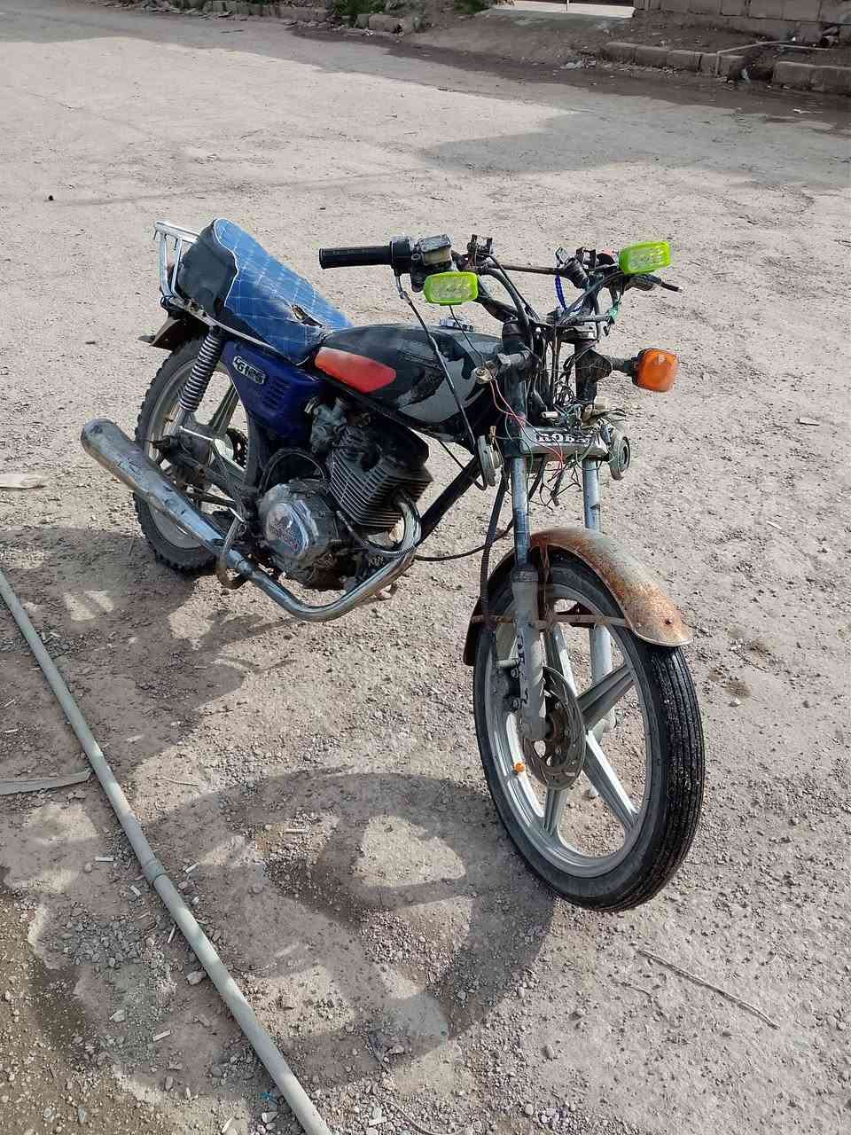 سلام عليكم دراجه للبيع 5كير روبر سعر 300وبي مجال دراجه مال شغل موديل 2014رقم الهاتف ***********
