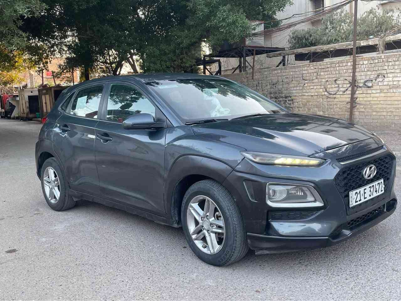 السلام عليكم 
هونداي كونا 2019 لون وصاصي غامق 
رقم سليمانيه الدولي الجديد  تحويل مباشر 

حادثها فقط خشم البنيد ونصبغ مباوك يعني قطعه وحده صبغ 

امواصفاتها :- 
شاشه كبيره 
كاميرا دواره 
مانع انزلاق ومانع انحدار 
كرووس سرعه 
3 انظمه قياده
ويل كب كبير 
تحكم ستيرن 4 جهات وباقي المواصفات الاعتياديه المعروفه 

السعر 127 ورقه

للاستفسار :- مكان السياره بغداد الصليخ *********** بغداد, العراق
