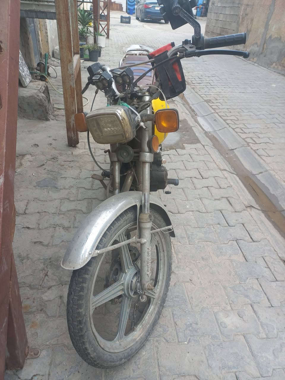 سعر ((200 بيهه مجال بسيط دراجه كلشي شغال بس متروكه فتره لين جو بارد تواصل واتساب ***********

