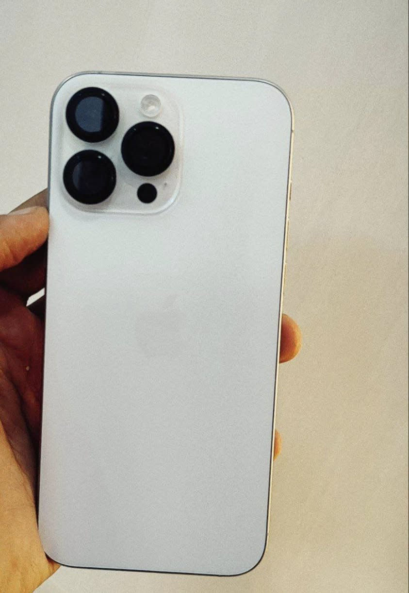 ايفون 16 برو ماكس ماستر لون ابيض 🤍
ذاكره 256
بطاريه 100 
دورات الشحن 111
جهاز انفتح من الكارتونه شهر العاشر يوم 28 يعني صارله 3 اشهر  تقريبا من انفتح من الكارتونه كلش جديد 
سعره 1400  
مكاني بغداد بالحسينيه مال راشديه


**إذا كنت صاحب هذا الإعلان وتريد حذفه لأي سبب، رجاءا أرسل رسالة إلى الدعم الفني**