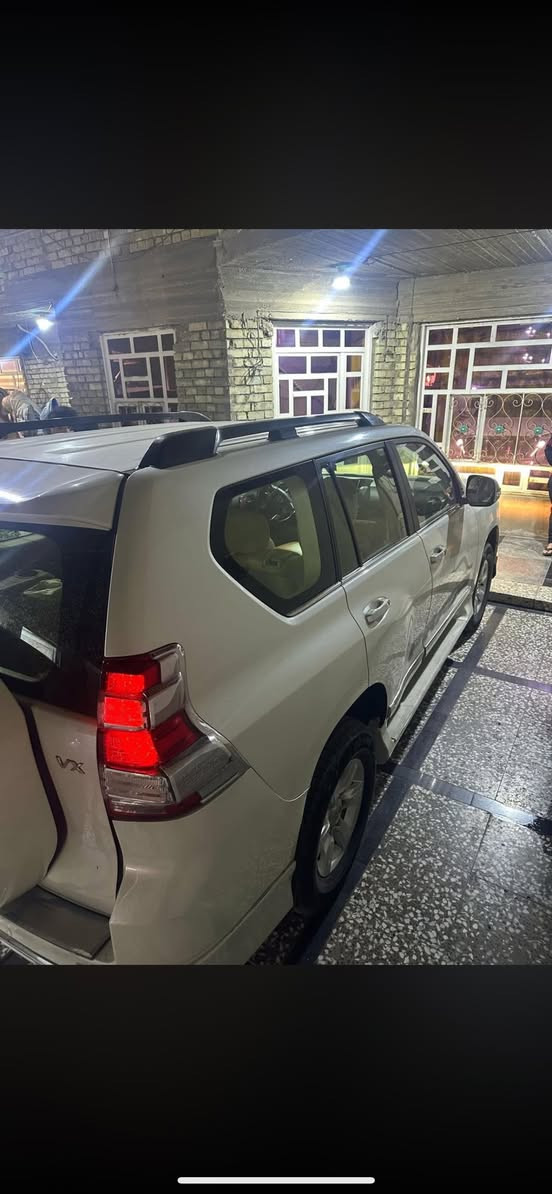 السلام عليكم
برادو 2014 فئة vx 
خليجيه
المواصفات الvx معروفه تجي ١/١ فول مواصفات للاخير
السياره مكفوله من الصبغ ولا قطره صبغ بيها نهائيا ومحرك ٦ سلندر 

خشم البنيد  بي طخه وباقي على وضعه والصندوك بي ضربه بسيطة باقية على وضعها والباب الخلفيزالايمن بي شخط  رقم بغداد مشروع وطني وباسمي وهزه كامله تحويل ثاني يوم السياره ماشه ١٧١  الف كيلوا متر كير مكينه مكفولات غير هذا المذكور ماكو شي  هاي الصور قبل لا احول الرقم الجديد هس رقمه جديد سنويته جديده للتواصل 
***********
السعر 320 بيه مجال كلش بسيط
