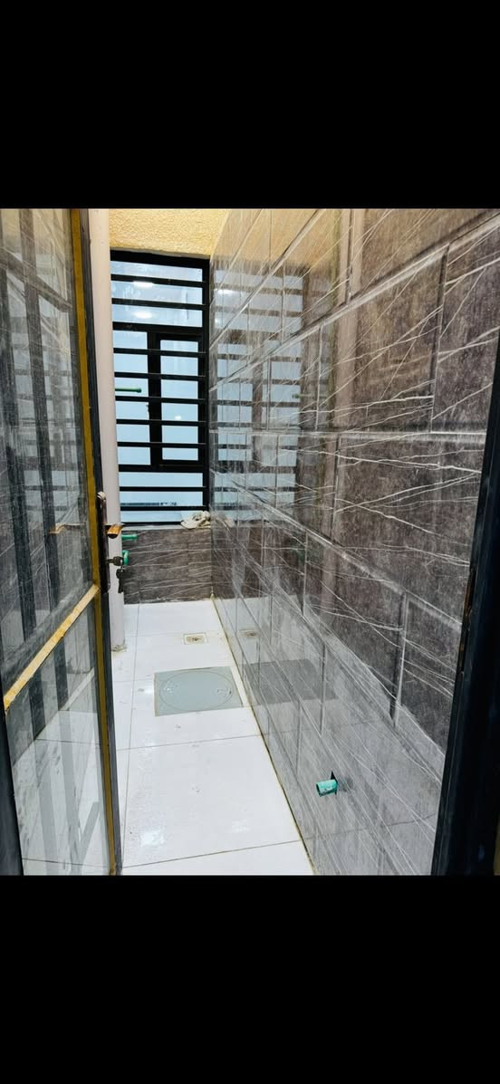 🏠بيت للبيع
📍الموقع/ القاهره ا  (حي القاهرة - شارع شيف سوري )

ملاحظه/البيت جديد زيرو ## 

 .مكان ماطور ____

 ..كهرباء كل طابق معزول عن الثاني.بناء ##

 ______درجه اولى 🏰🏰🏰

📌المساحة/  80 /

 📌الواجهة/  4 و 20 س /

📌النزال/ 20  /

الطابق /آلأول/ طرمه صغيره / 

 اسقبال / مطبخ / حولي / خدمات / غرفه نوم

الطابق  /  الثاني / 2نوم.حولي .خدمات /

 #.بيتونه كبيره.سطحين#

للاستفسار ☎️

📞 *********** ______
