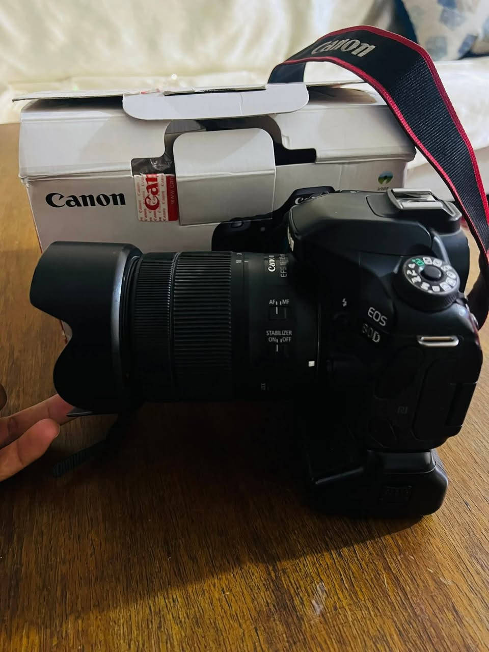 كامرا كانون 80D عدسه 18_135   باتري كرب مع بطاريات عدد2  بعدهي جديده طلعتلي بالامزون رايدها ب 450 الف


**إذا كنت صاحب هذا الإعلان وتريد حذفه لأي سبب، رجاءا أرسل رسالة إلى الدعم الفني**