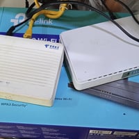 راوتر • شاحن • يشغل ٤ ساعات