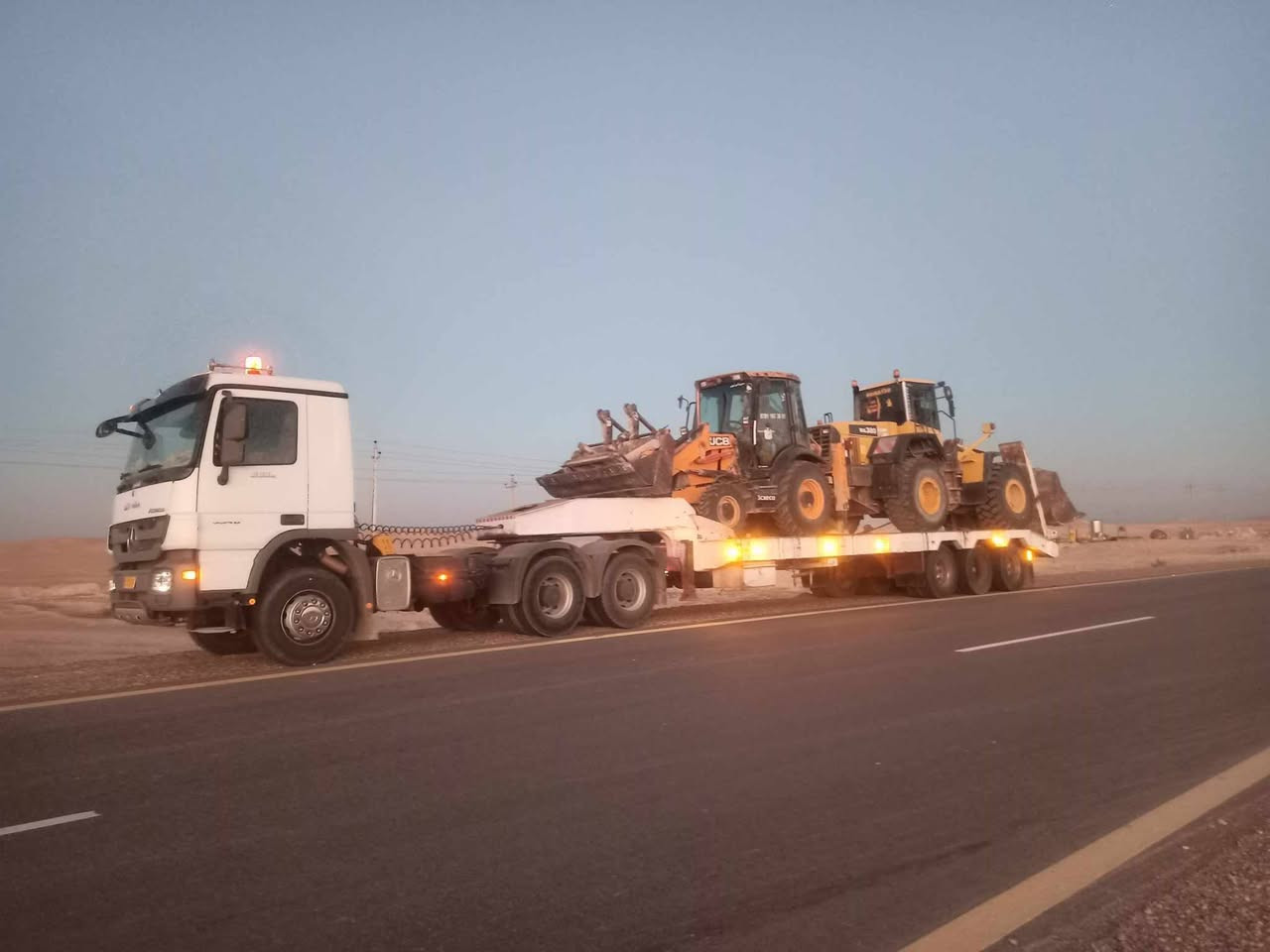 السلام عليكم من رخصه صاحب الكروب نقليات الاخوين جميع  الاليات الخفيفه والثقيله والزراعيه موجود عدنه عربايه جناب سطحه لودر سفينه بانسب الاسعار جميع محافظات العراق 
اتصال عل ارقام تاليه 
***********
***********
