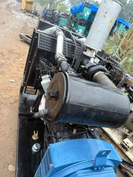 السلام عليكم مولد كمنز للبيع 150كي في 102حجي لبستم مولد زيرو فول مواصفات خزان وقود ⛽ بيها شاصي عالي انتر كولر مكاني بغداد رقمي***********
