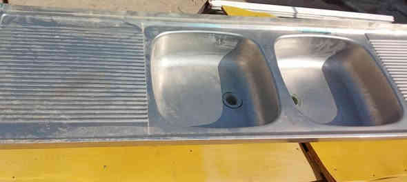 ثلاجه 65الف ما داخله تصليح طول متر
سخان كبير السعر 70الف وبيها مجال
تلفزيون 10الف شغال
سنكي طول مرتين السعر 15الف

مولد استرا شغاله السعر 70وبيه مجال
نركيله عدد 2بابليه الاصليه السعر 40الف وبيها مجال بدون شيشه 
العنوان الخضر
***********
