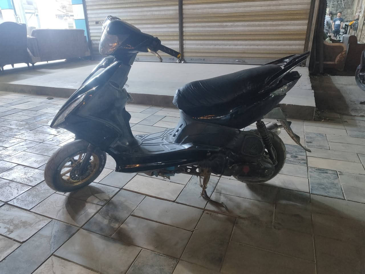 السلام عليكم دراجه ماكس مضلع 120
شغاله من الطول للطول نقصها فج بريك كدام و راجز سلف 
مكينه ناعمه السعر 600و بيها مجال 
العنوان الشعب شارع الصحه ***********
