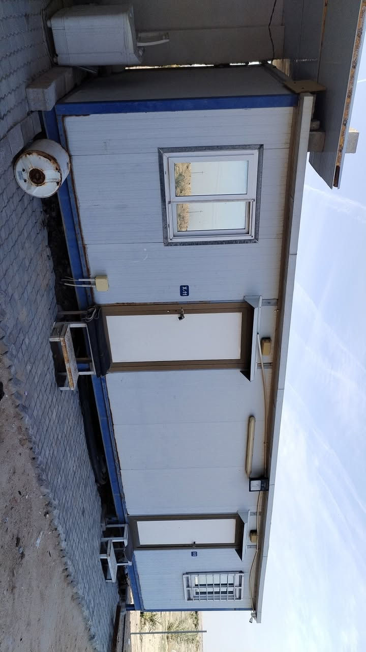 السلام عليكم
كرفان جاهز نظيف..
غرفتين + حمام + مطبخ.. 
10في 3 م...
مغلف كامل من الداخل.. 
كهربائيات كامل كل شي ..
حمام جاهز.. 
شاور +غربي +مغسله كله جديد.
السعر 35 ورقه..
مابي نقص اي شي 
جربايات ثلاثه مع معرض+ميز شاشه+بردات...

للاتصال
***********
