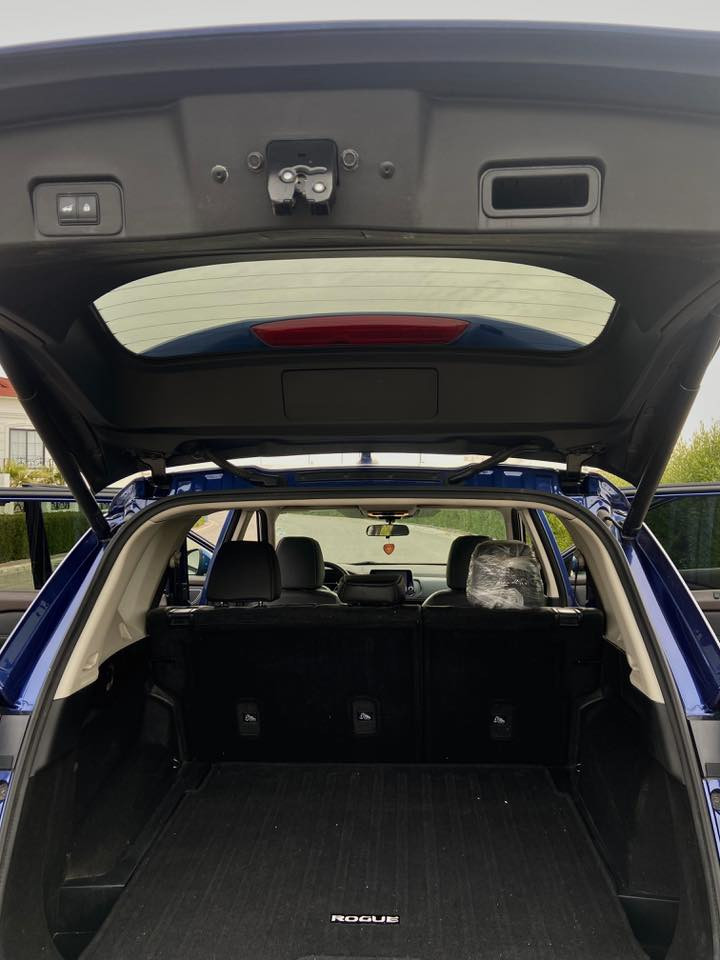 السلام عليكم.     للبيع روج 2021   فول الفول اعلى  شي   
المواصفات 
شاشه كبير 
مقاعد جلد 
مقاعد كهرباء 
مقاعد تدفئه 
ستيرن كهربائي 
5 كامرات 
صندوق شفط 
فتحة سقف 
هندبريك بصمه 
ويل حجم كبير 
المحرك 4 سلندر المرغوب 2500 
بصمة أبواب 
مراية شفط 
فور ويل 
السيارة لوك 
الضرر جاملغ وباب صبغ فقط غير هذا الشي كفاله 
بدون دواخل 

السياره نضافه 100/100 
مرقم كامل سنويه جديد 
مع كتاب تضليل 80 بالميه 
 السعر 235 وبي مجال 
***********  
للتواصل مع هذا الرقم 
او التعليق
