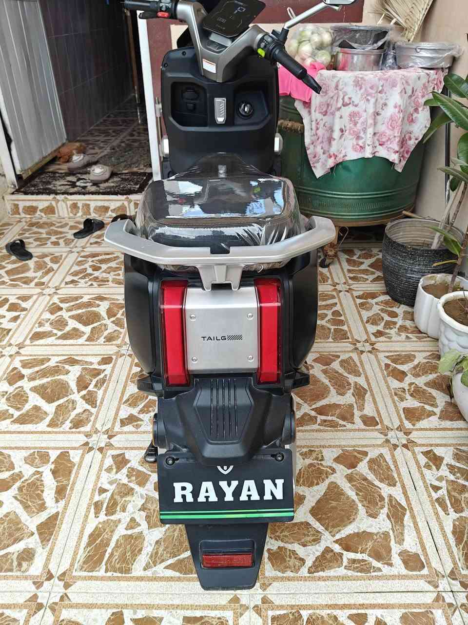 دراجة شحن الريان صاعقة اعلى فئة بالريان
6 بطاريات شرط تاخده على الفحص 
دراجة شحن نظيفة ماخذه صار 3 اشهر 
كهربائيات كلهن شغال ما بيه اي شي 
تاير حجم 12
ملف حجم 2500
***********
