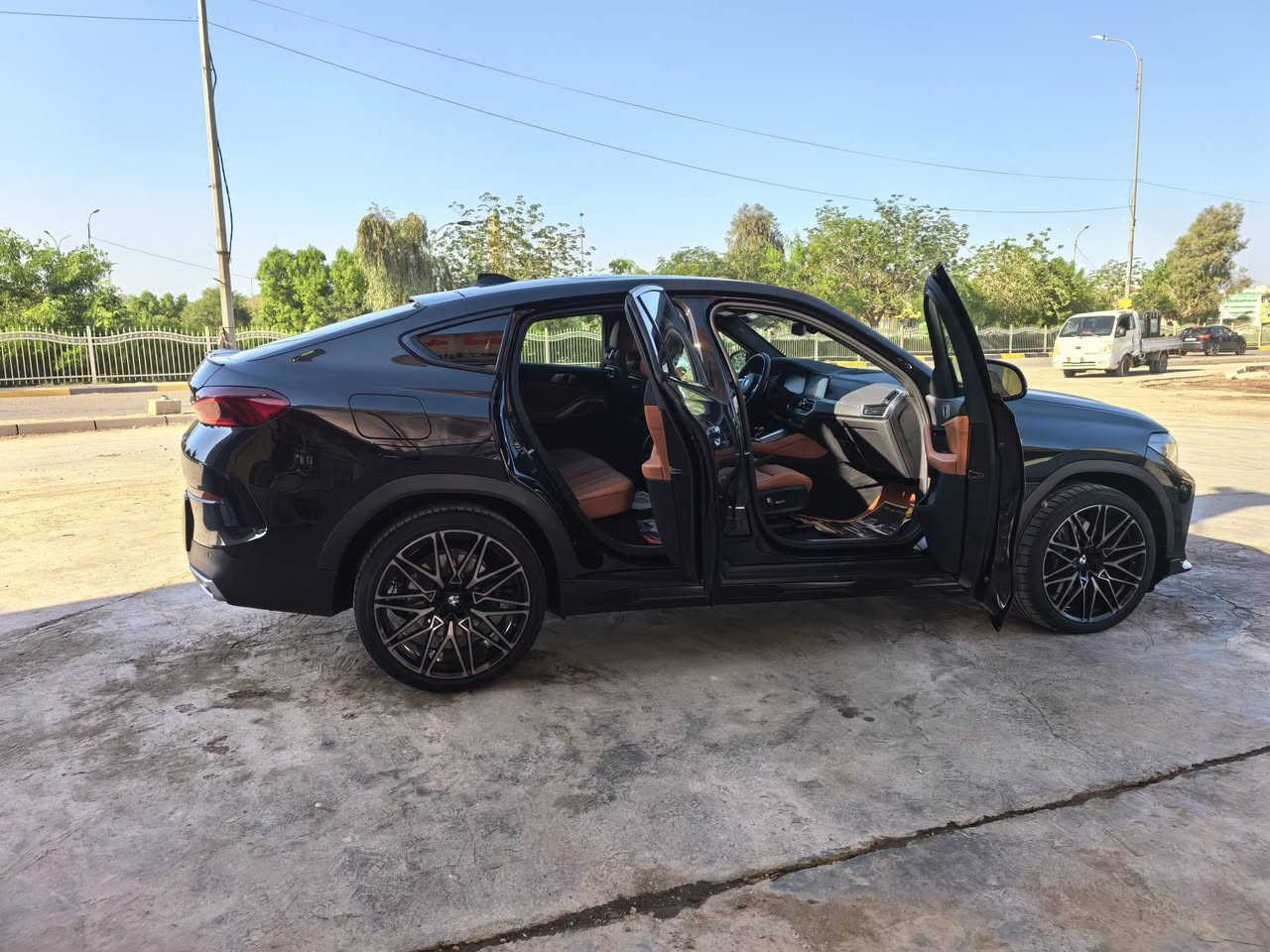 وارد امريكيX6 2023
ماشيه 24الف جديده جدا
بدون شواصي 
بدون ايرباك
 بدون دواخل
 بدون تبديل 
بدون صبغ فقط شبر بالبنيد موضح 
 
صور الحادث مرفقه 
✅ويل m comption اصلي مو تجاري 
✅جادر مرفق من الوكاله 
✅ارضيات شتائيه
المواصفات معروفة 
السعر مناسب، عنواني ديالى بعقوبة الجديدة 

***********
