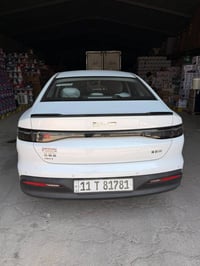 بي وايدي سيل 5  ماشيه 7000 بيه رصعه صغيره على كد اصبع بل باب السايق سي...