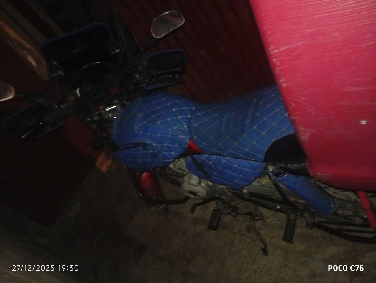 بوكسر مديل 18 رقم وسنويه دراجه بيه خيط تبخير اربعه كير مو خمسه  دراجه احله من الواقع بس متروكه  صارله سبوع دراجه خير من الله من معدل وشلعه تخبل عليه اضافات من صندوك دلفري وجامه اماميه  واريل طويل وتلببسه زركه وعله زنون H7 زنون قوي كلش مفتوحه مره وحده تجفيت وكاله قبل 4 اشهر  سعر مليون ونص قفل  هاتف ***********
