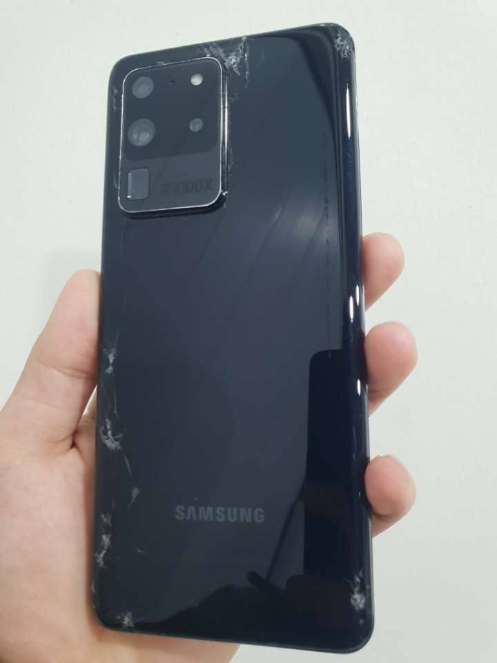 للبيع s20 ultra 5g
بطاريه 5000. مساحه 128

جهاز نضيف گدامكم بس مشكله بالكامره بيها نقطه سوده انطو سعر

لتكسرون بالجهاز اخوكم محتاج🤍

*********** واتس
