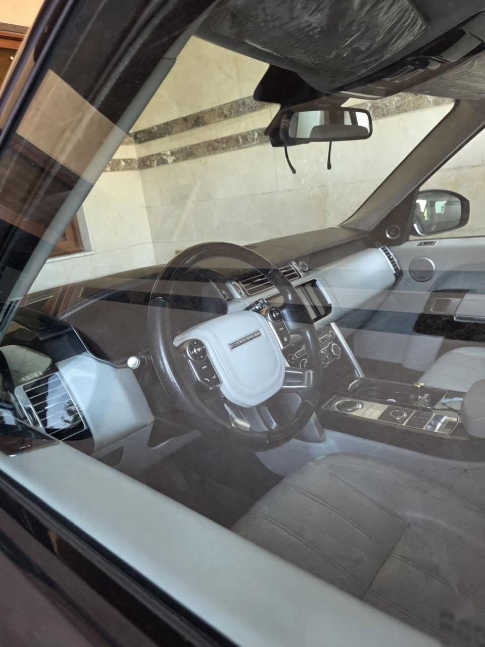 � للبيع – Range Rover 2015 (فوگ) فل مواصفات خليجي 🚗

🔥 فخامة + قوة + نظافة = فرصة ذهبية 🔥

🔹 الموديل: 2015
🔹 التسجيل: 2014
🔹 وارد: خليجي
🔹 المحرك: ديزل (گاز) – اقتصادي وعزم قوي
🔹 الممشى: 106,000 كم فقط

✨ المواصفات (فل كامل – فوگ):
✔️ داخلية جلد فاخرة جداً
✔️ شاشات + نظام ملاحة
✔️ كاميرات 360 + حساسات
✔️ فتحة سقف بانوراما
✔️ تبريد وتدفئة مقاعد
✔️ دفع رباعي قوي

🛠️ الحالة:
✔️ نظيف جداً – استخدام شخصي
✔️ لا يحتاج أي صرف
✔️ جاهز للفحص

💰 السعر: قابل للتفاوض
📍 الموقع: بابل

📞 للاستفسار والاتصال:
***********
